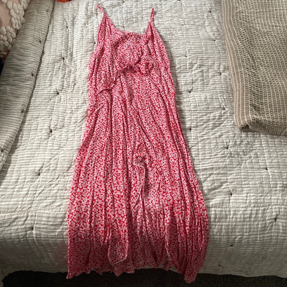Maxi dress with high slit
